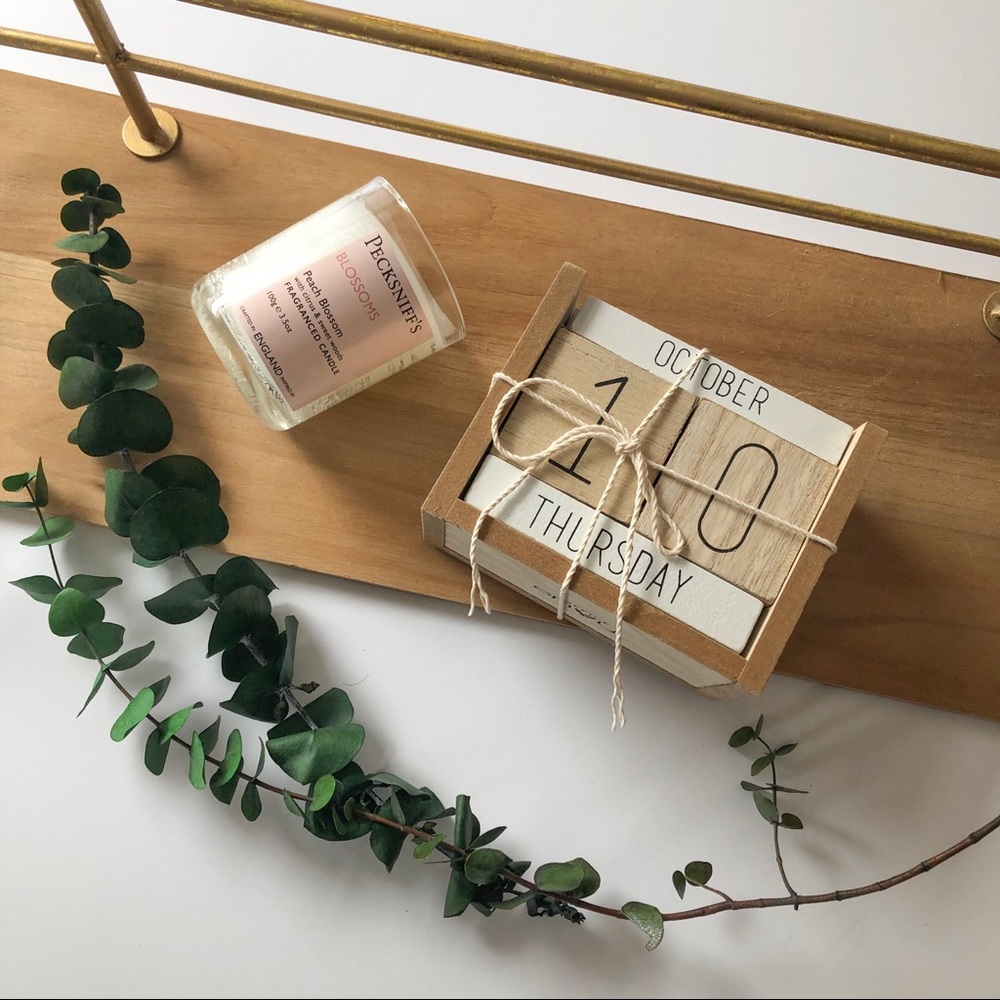 Wooden Desk Calendar